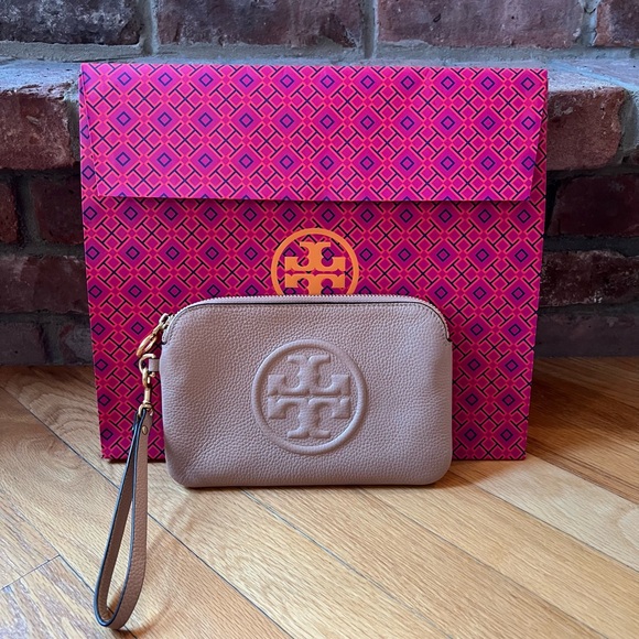 Tory Burch Tan Pebbled Leather Perry Bombe Wristlet - Picture 2 of 13